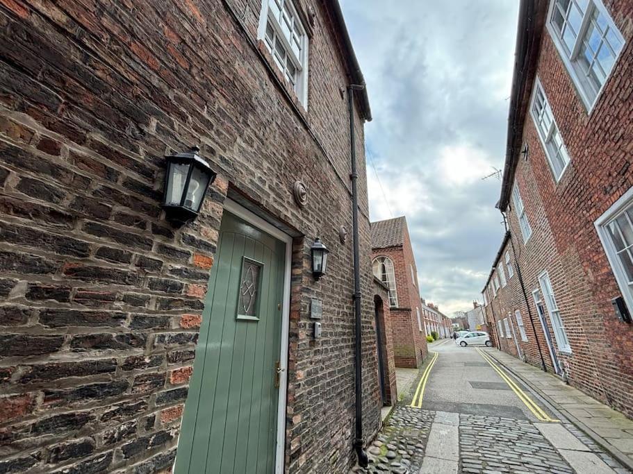 Quirky Cottage In The Historical Town Of Beverley Exterior photo